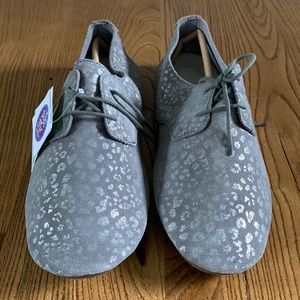 NWT Sanuk barefoot oxfords